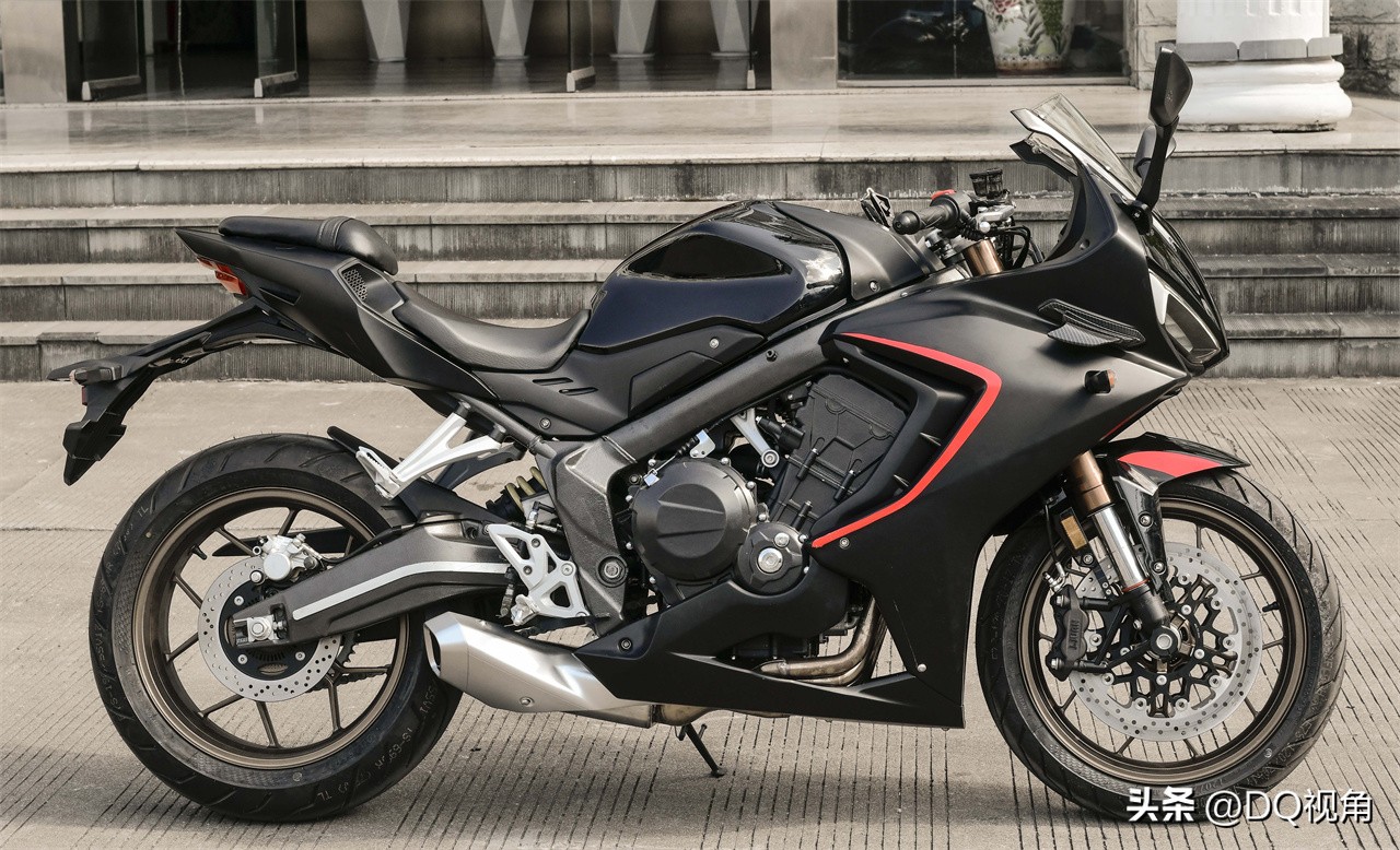 嘉爵四缸800川藏线测试进行中,嘉爵800四缸川藏线