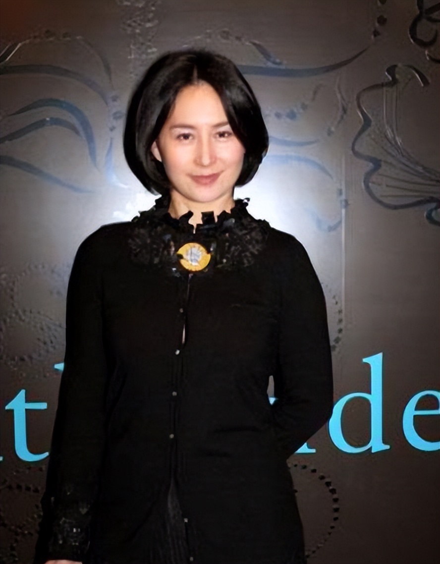 李嘉欣何超琼最近消息,何超琼梁安琪李嘉欣