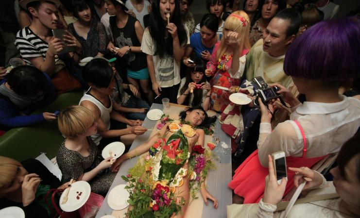 侃爷在纽约为女友庆生,侃爷庆祝生日