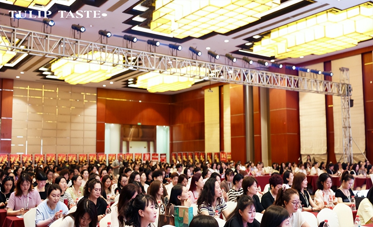 凝聚青春力量奋进新的征程,凝聚青春正能量逐梦扬帆再起航