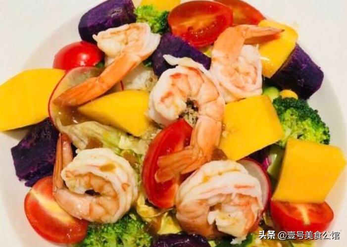 荸荠芒果炒虾仁,椰香芒果炒虾仁