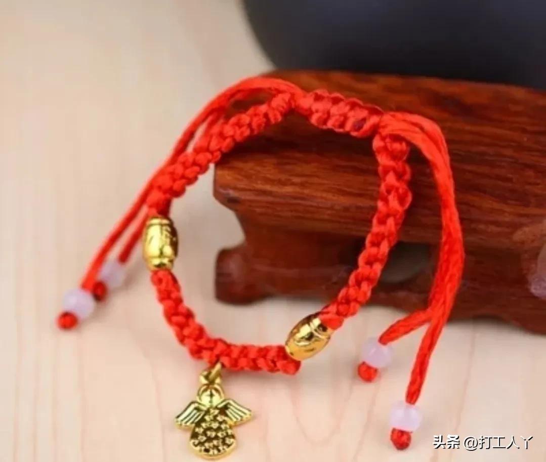 女生脚上戴红绳的意义是什么,女生脚上的红绳有什么用