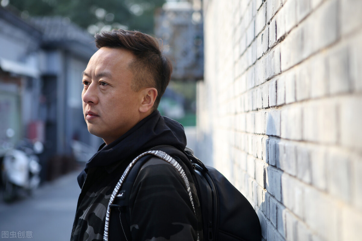 中年男人抱怨父母老婆该怎么安慰,中年爸爸的无奈