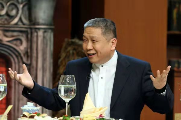 老板卖出5个鸡缸杯赚200元，暗自欢喜，却不知自己杯子价值2.3亿