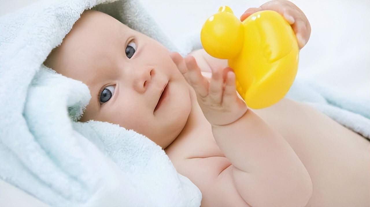 婴儿拍嗝拍不出来有点吐奶,给婴儿拍嗝拍不出来怎么办