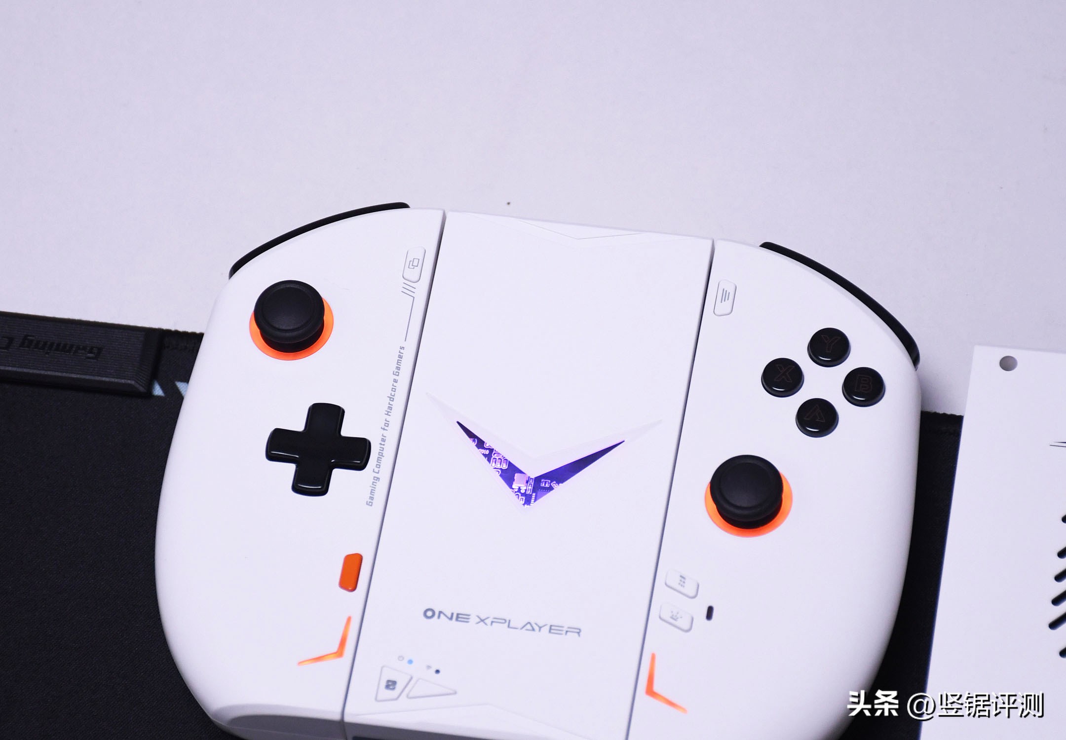 掌机多面手onexplayer2掌机评测,8.4英寸的掌机