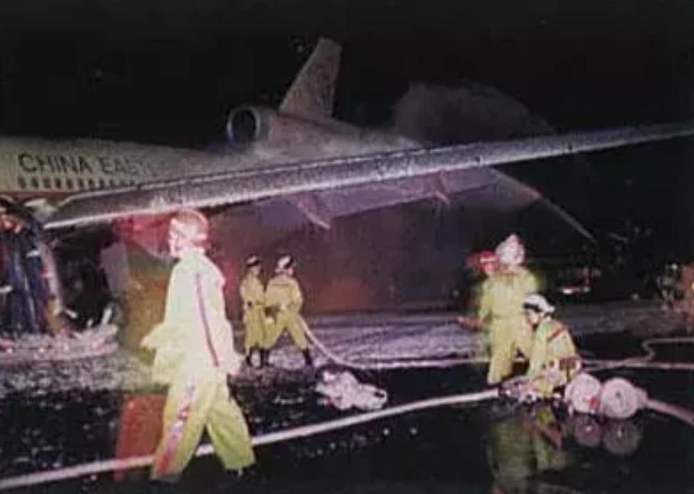 中国航空史首次紧急迫降,民航第一次紧急迫降