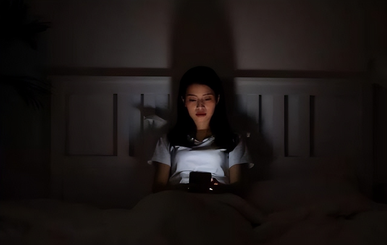 当睡眠时间不足时怎么睡最好,睡觉太晚怎么调整睡觉时间