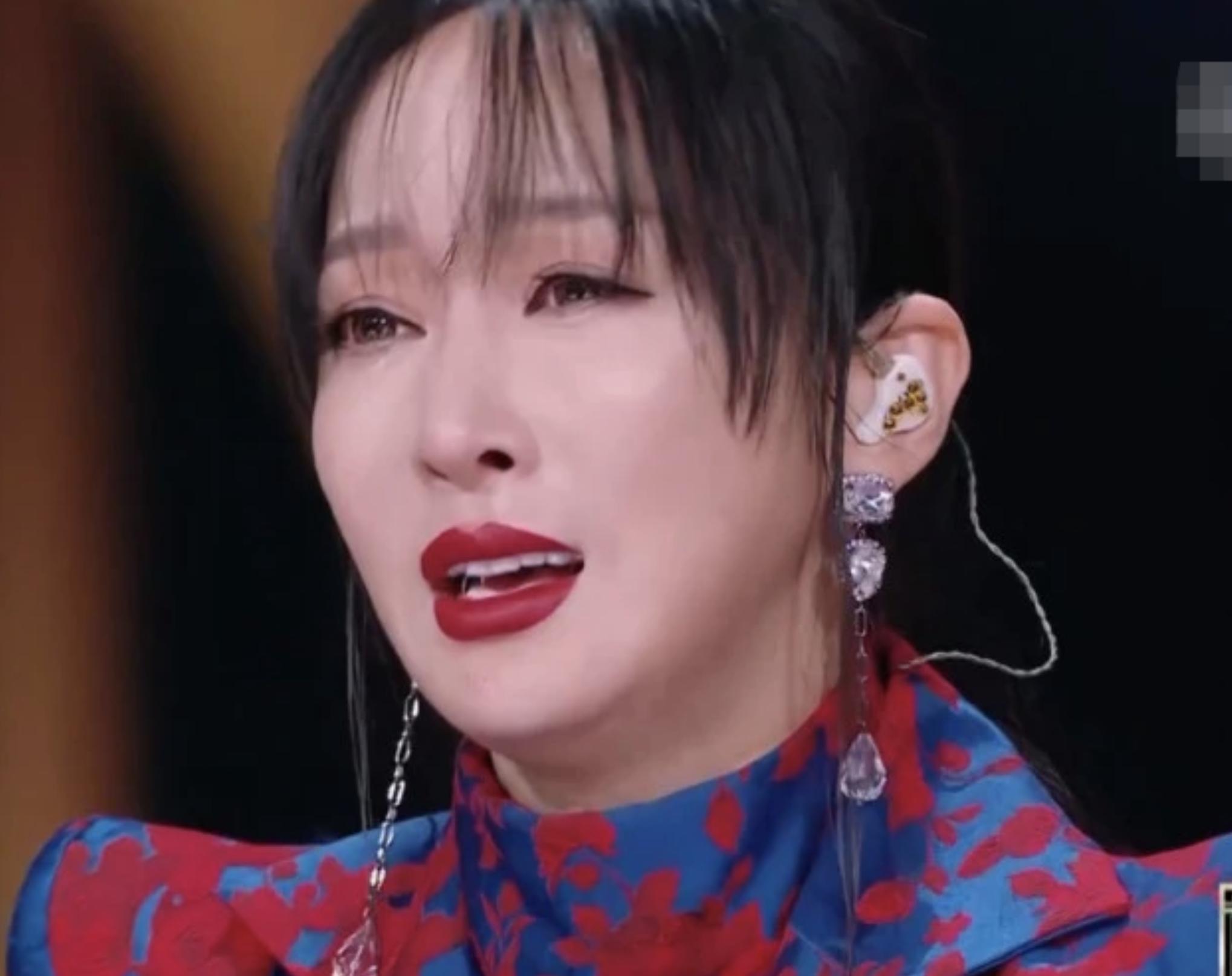 走出国门萨顶顶完整版,萨顶顶爆红后走出国门