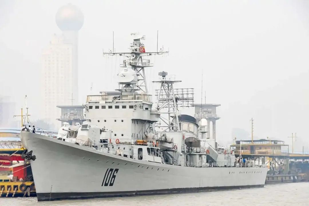 中国的长江大概有多深,比海还要深的长江究竟有多深