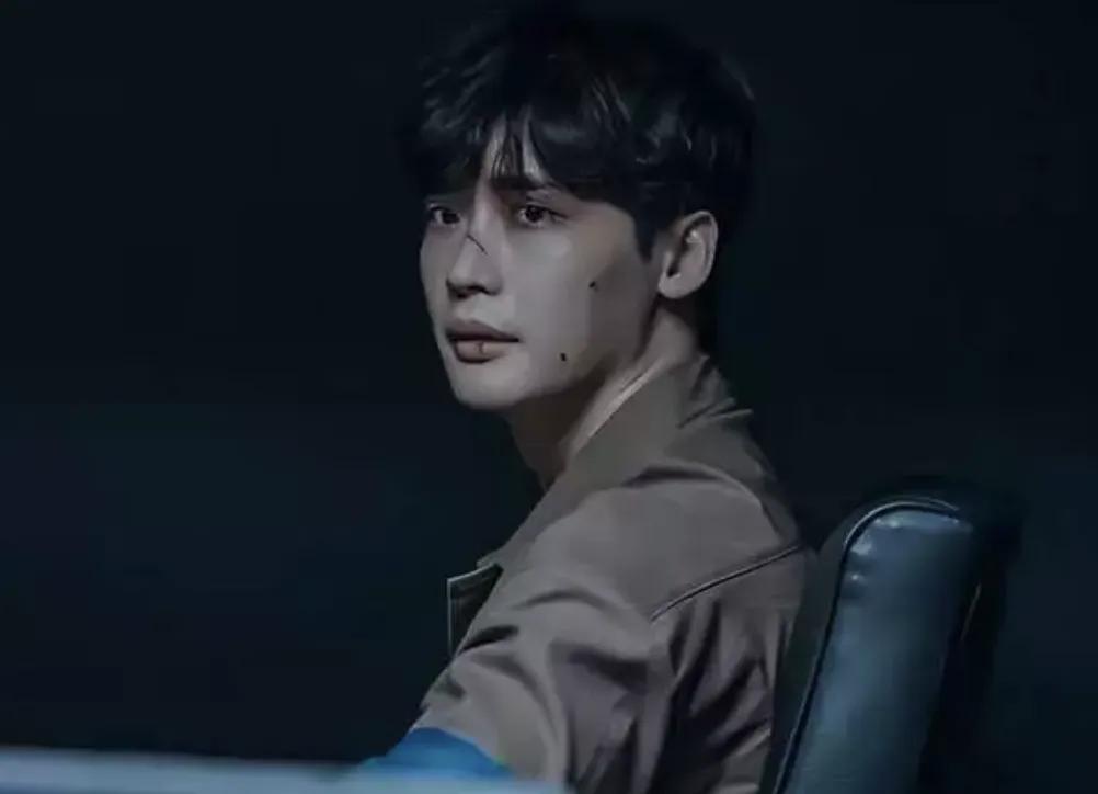 韩国明星李钟硕长胖,李钟硕突然变帅