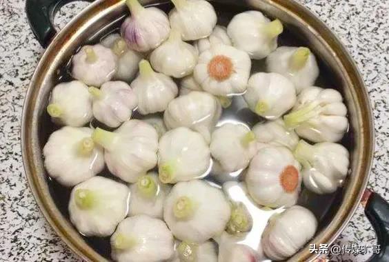 腌制糖蒜最好吃的做法,怎么腌制糖蒜好吃又简单