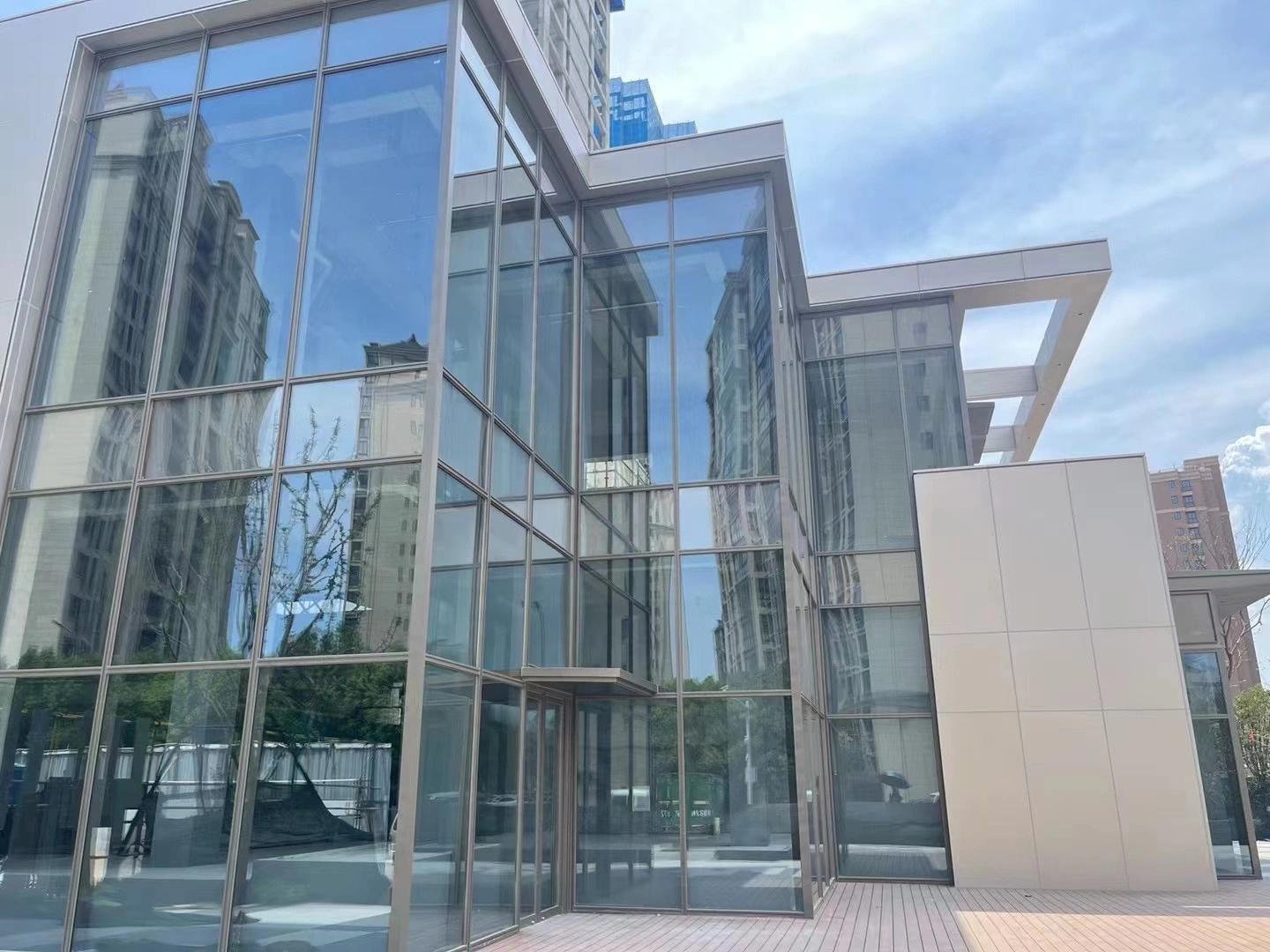 万豪外表“金玉其外”，1000多户商铺只有2人打扫