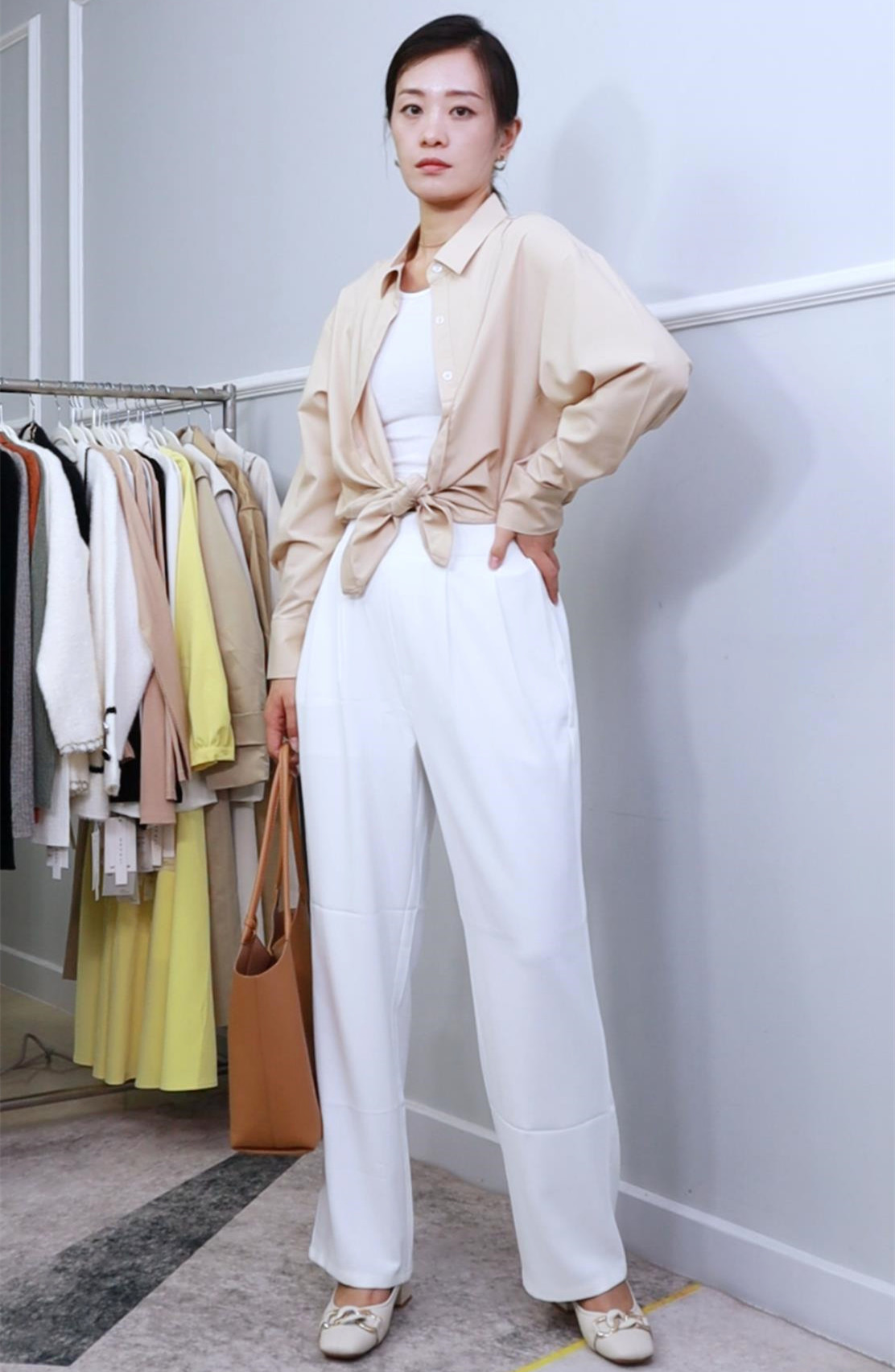 白t恤搭配什么衬衫比较好看,白t恤外面搭配什么样的衬衫