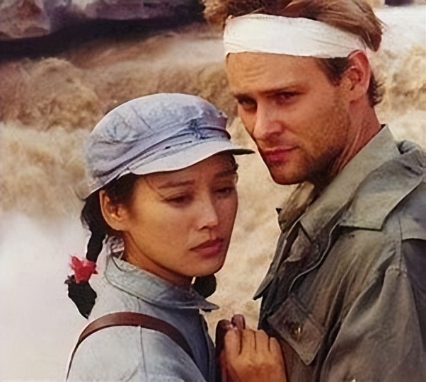 “狂野性感”的宁静，混娱乐圈无人敢*规则潜**，情史劲爆火辣