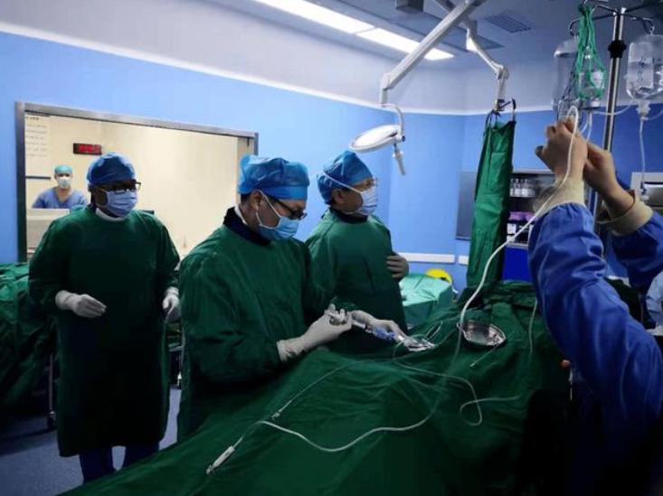 河南男子掉入油锅后来怎么样了,河南男子掉进油锅