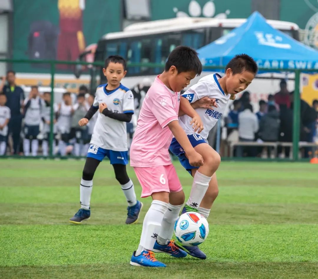 少年足球联赛开幕,足球联赛的开幕表演