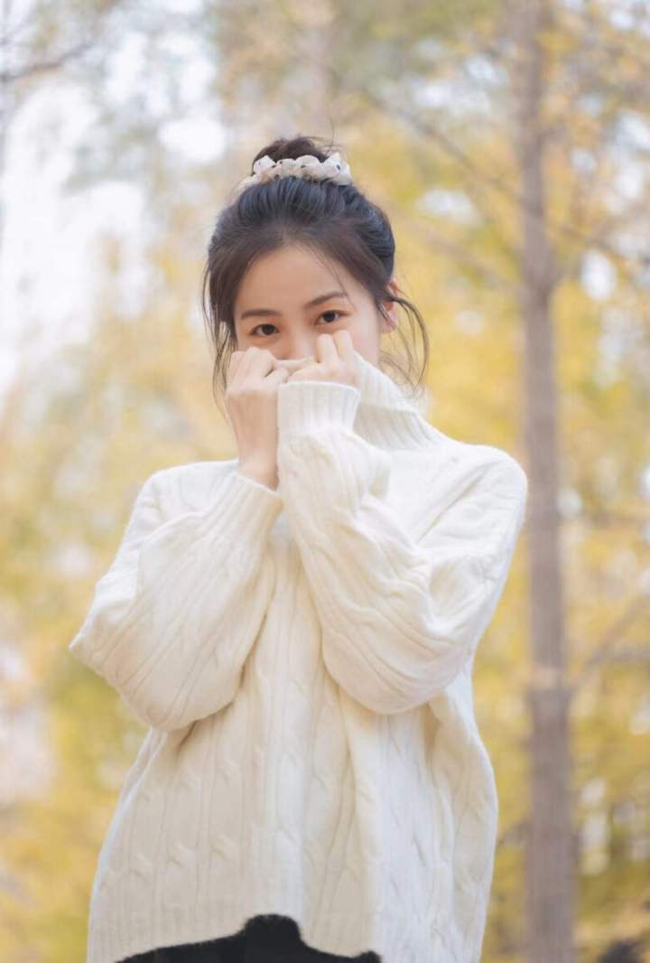 拍照技巧与角度情侣显脸小,拍照显脸小的方法就是头发遮脸