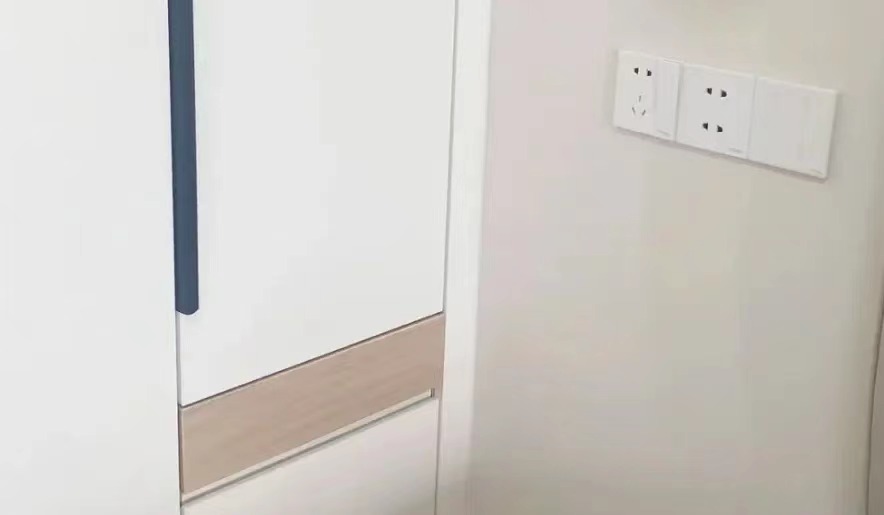 家装床头柜处理,床头柜挡衣柜门