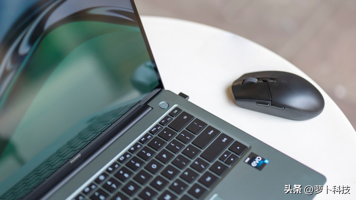 华为matebook14s2022款外观及插口,华为matebook14s2022款深空灰