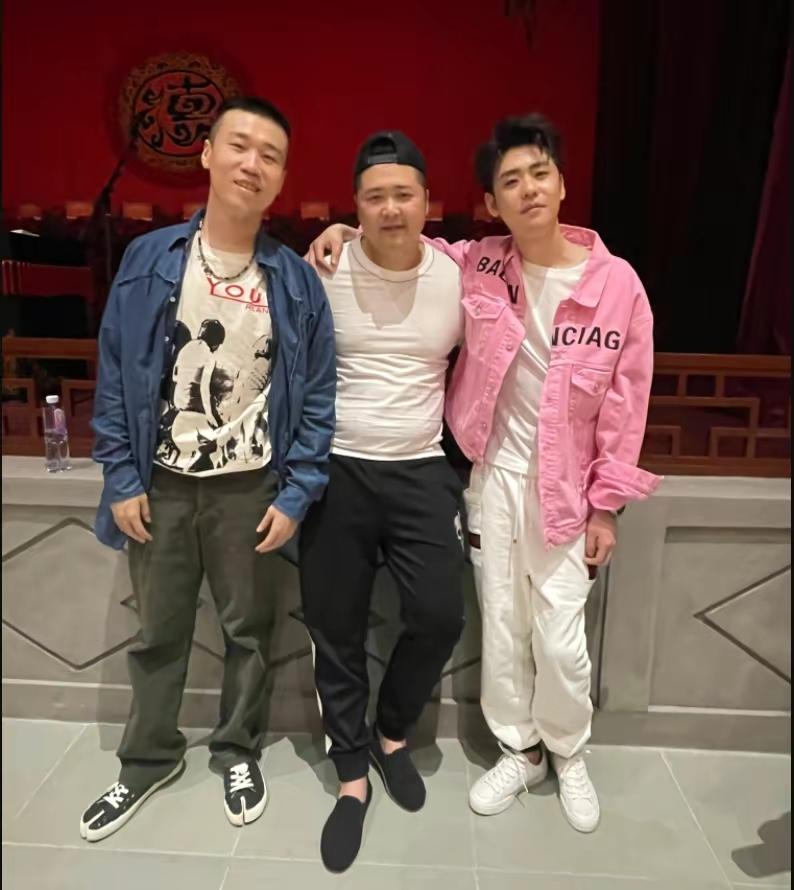 上门骚扰、扔鞋驱赶、组合拳打粉丝，连明星助理都这么嚣张了？