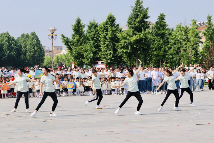 幼儿园小手拉大手运动会,大手拉小手幼儿园亲子活动