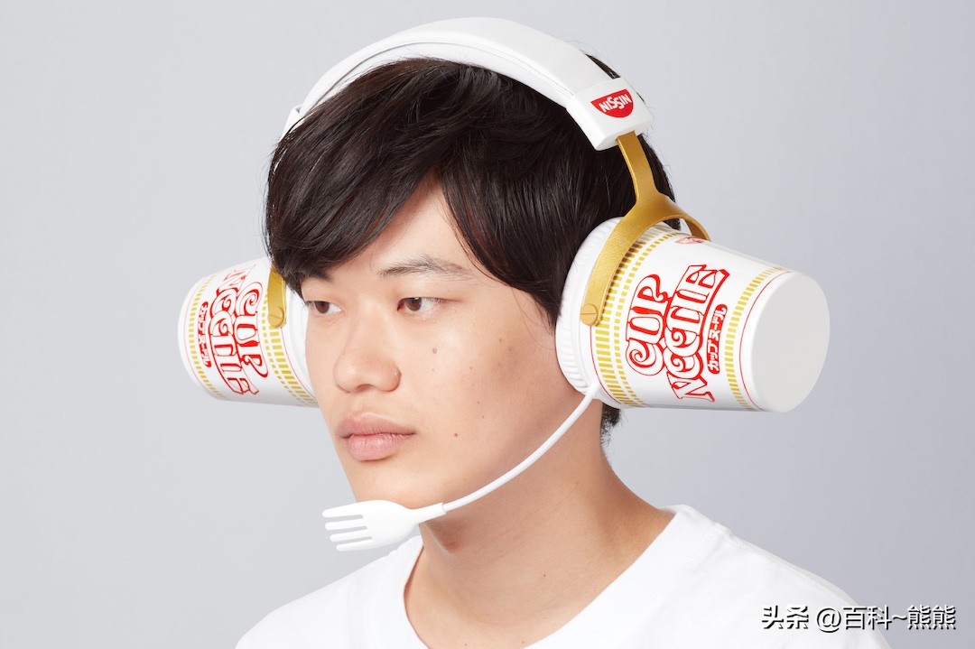 拉面杯里的“神秘肉”，画风太荒唐