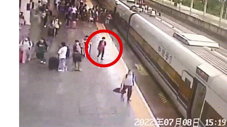 火车站不小心下错站了怎么办,坐火车不小心中途出站了怎么办