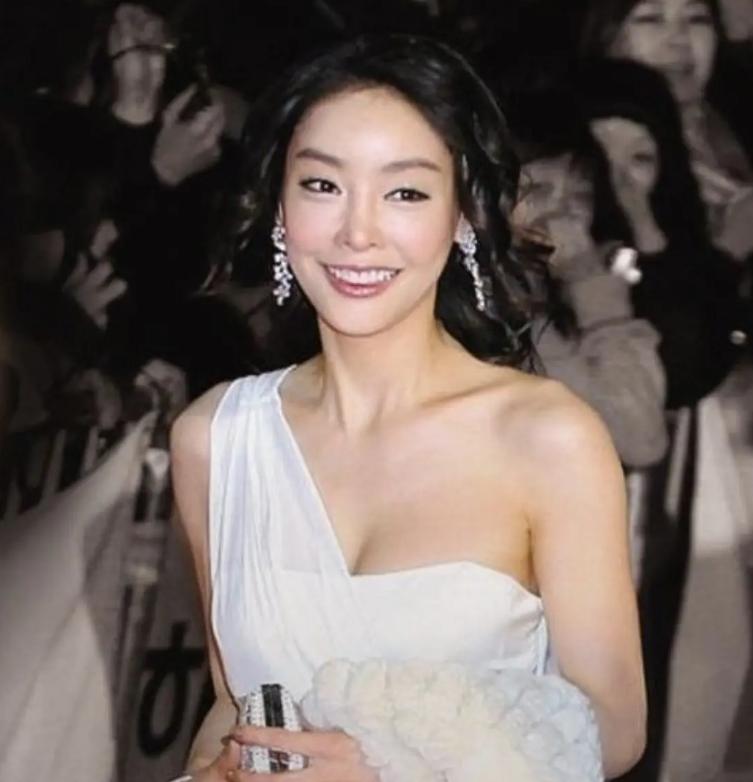 揭露韩国财阀丑闻：父子“共享”同一女星，桃色之国日本自愧不如