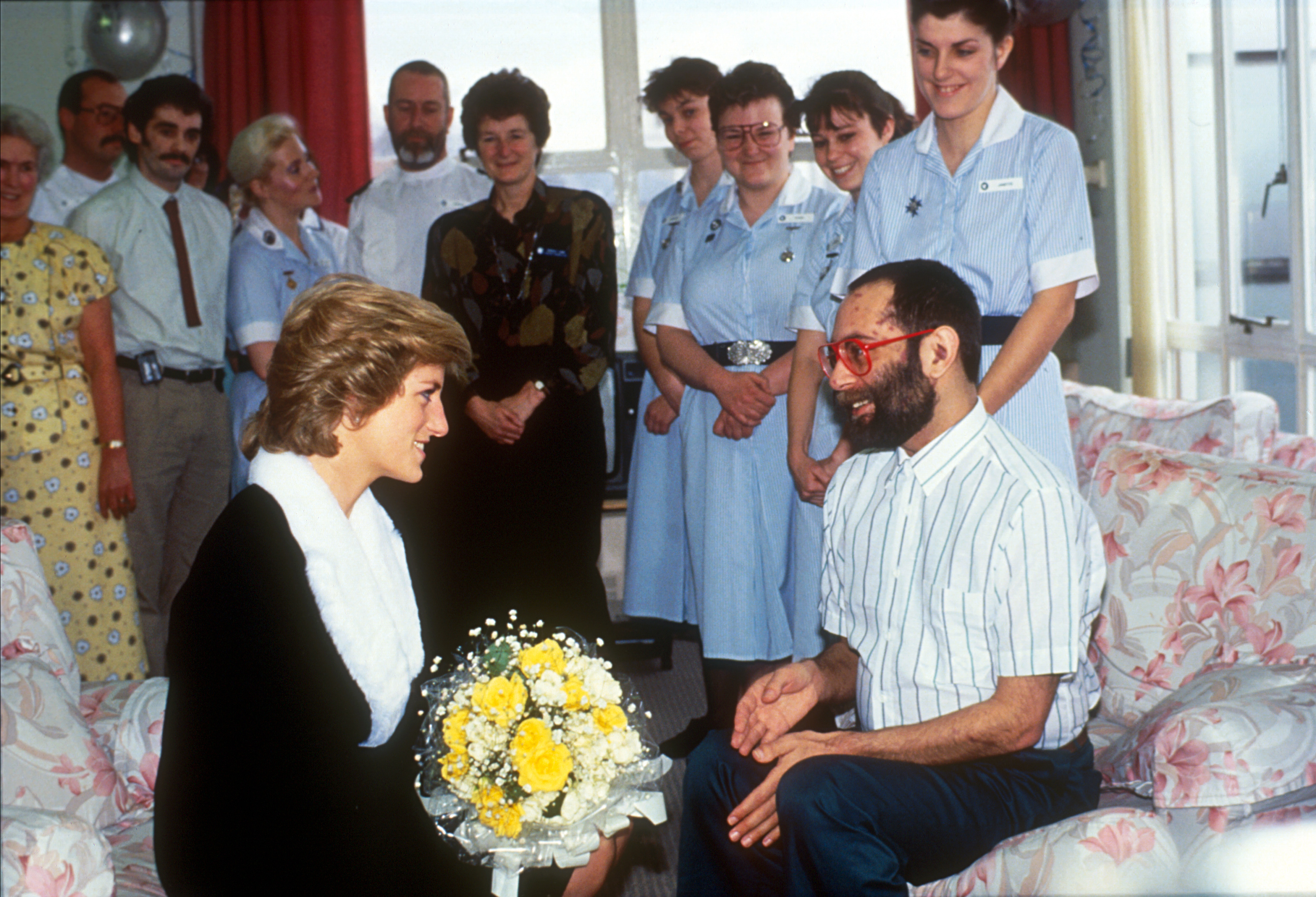 揭秘戴安娜王妃去世后的冷漠皇室,戴安娜王妃为何受到英国民众欢迎