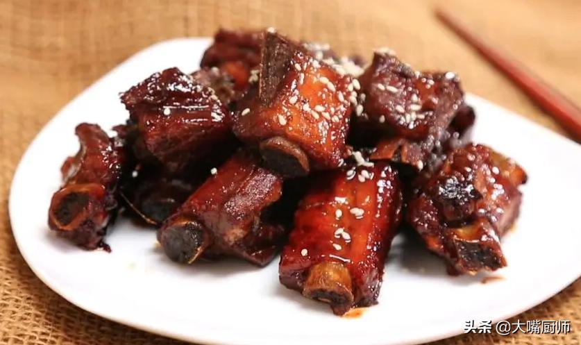 排骨直接焯水，难怪又腥又柴！记住3步，不管咋做都鲜嫩，香喷喷