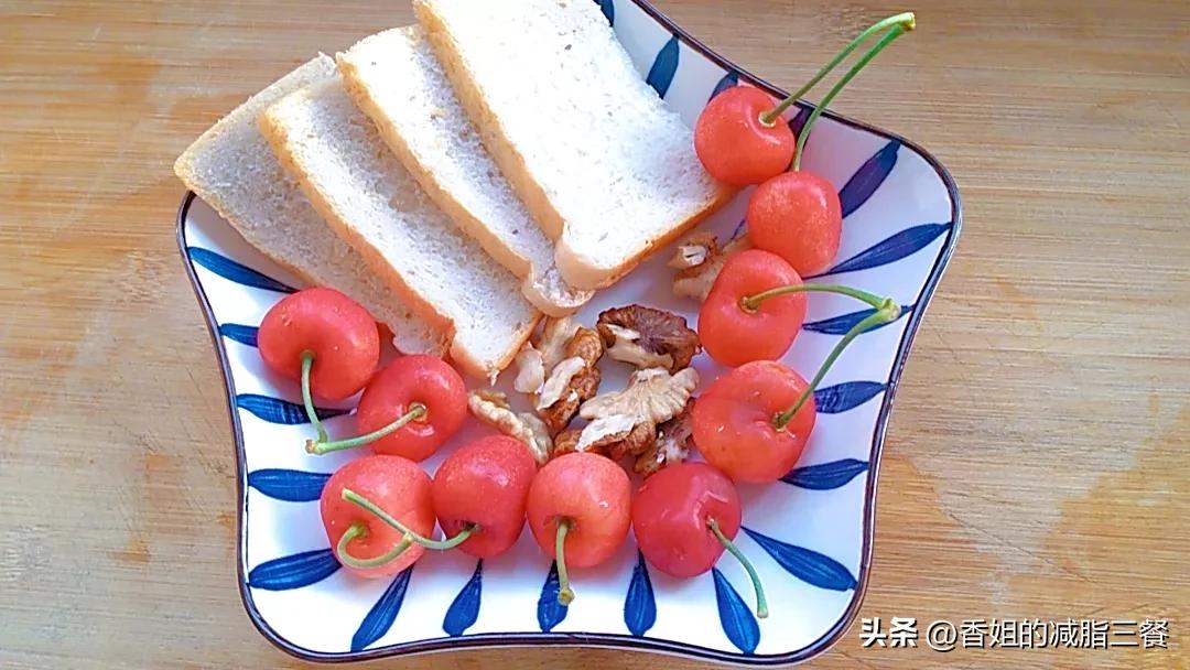 我家高三生的营养低脂早餐第9天，虾和牛肉在一起吃