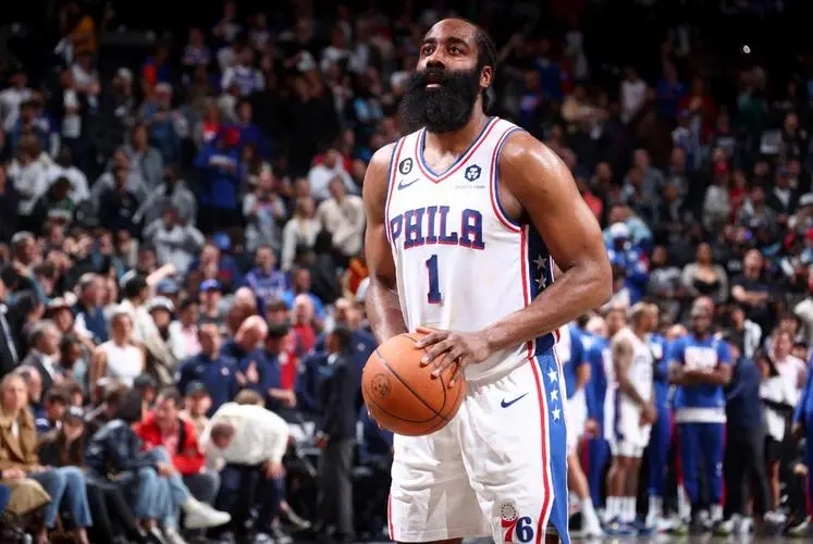 利拉德一战封神从此迈入超巨行列,利拉德凭什么入选75大巨星