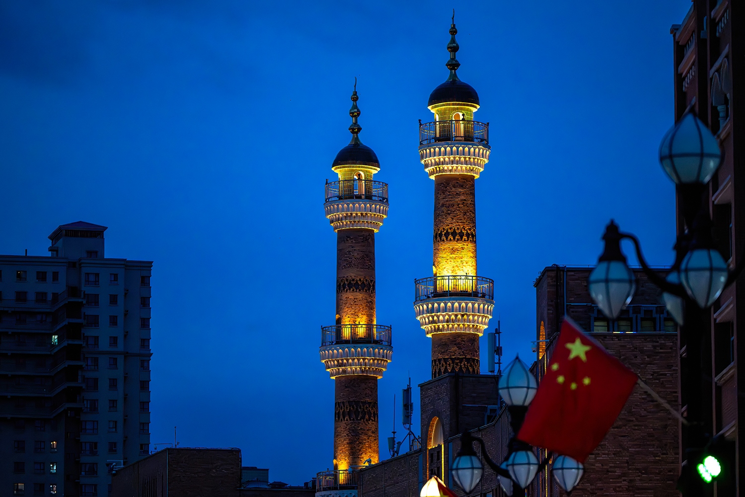 夜幕下的乌鲁木齐尼康小三元*疆新**试用手记