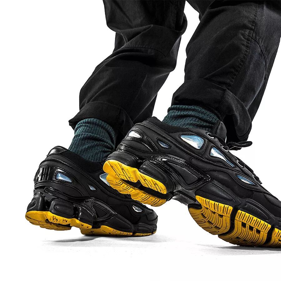 安踏多款老爹鞋曝光！满眼都是巴黎世家、新百伦的影子？