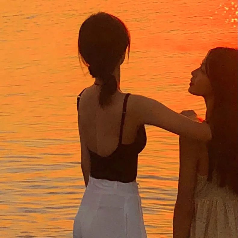 闺蜜头像一左一右真人可爱姐妹,情侣头像和闺蜜头像连在一起的