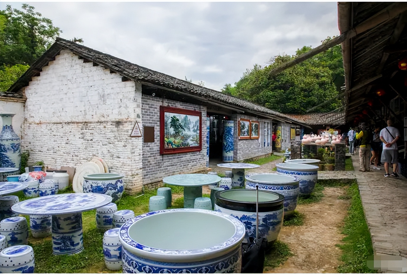 景德镇和鹰潭哪个面积大,江西最发达的城市景德镇