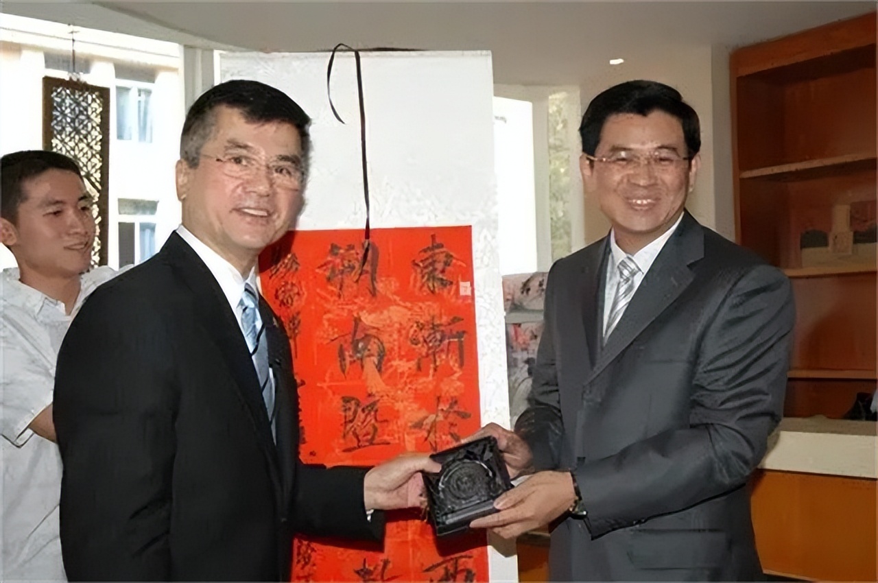 骆家辉之前的美国驻华大使,骆家辉前任大使