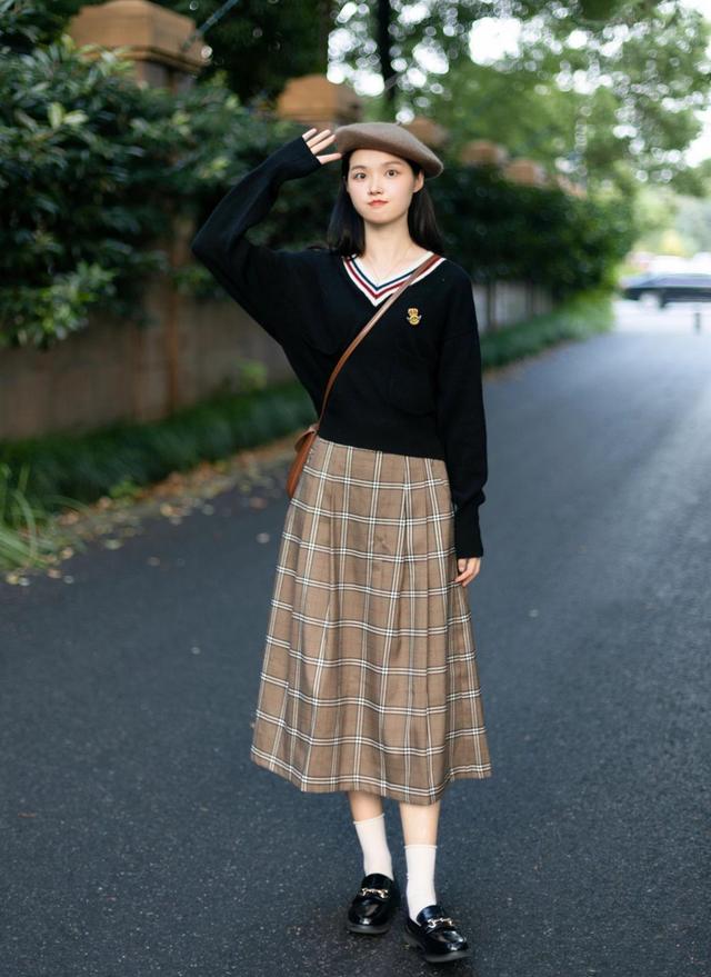 今年流行的裙子袜子,春季搭配裙子穿的袜子推荐