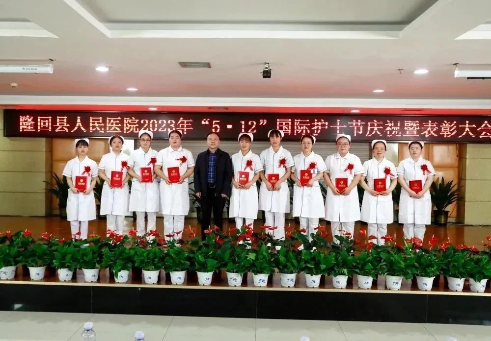 发展护士队伍改善护理服务演讲稿,发展护士队伍改善护理服务黑板报