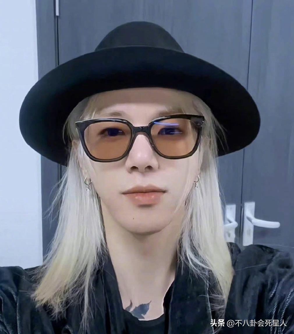 周一围上综艺被打马赛克，扎辫子越来越“姨化”