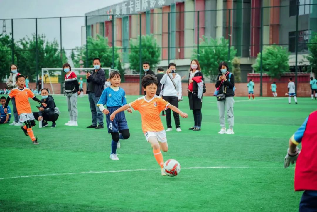 小学生足球成长之路,足球之路妈妈