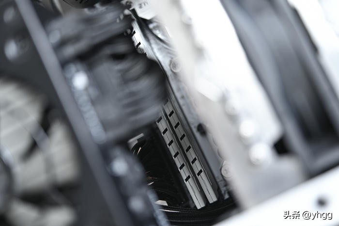 七彩虹主板b760和影驰760,七彩虹b760冰霜对比影驰b760