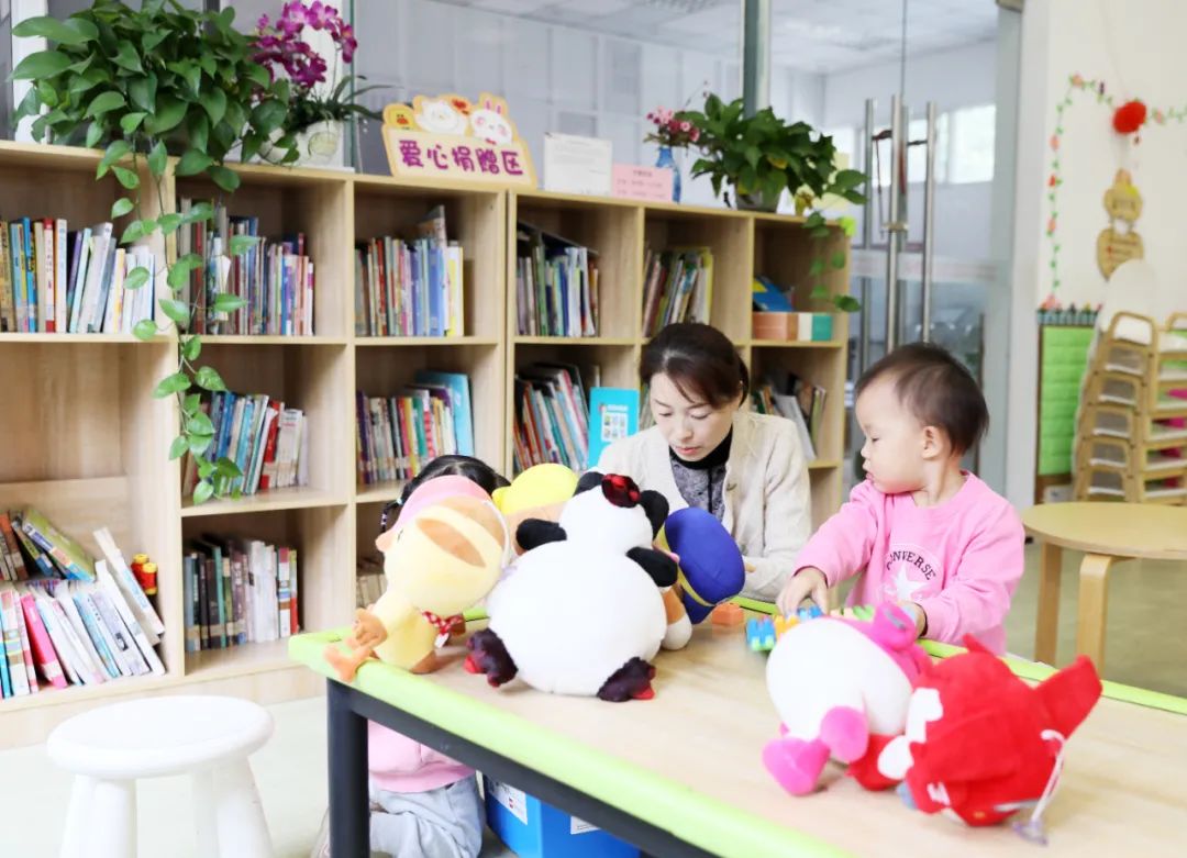 家校共育携手向前,家校社会共育共促成长