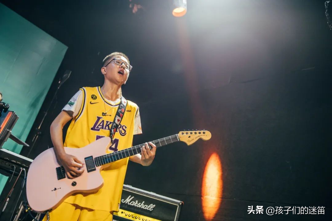 伙伴齐心，把舞台变成专属Party，得到来自原唱的鼓励