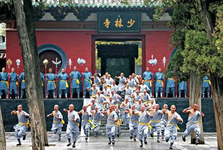 年轻人热爱烧香拜佛,寺庙烧香一年的香火钱