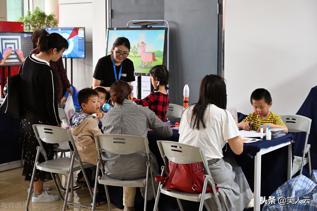 老师请家长家长怒怼老师,老师请家长到学校吐槽