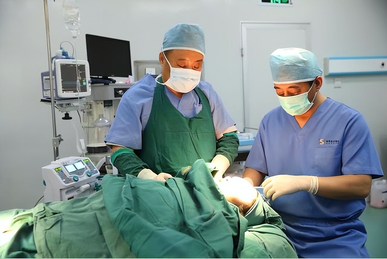 隆胸有什么副作用和危害,隆胸带来的副作用