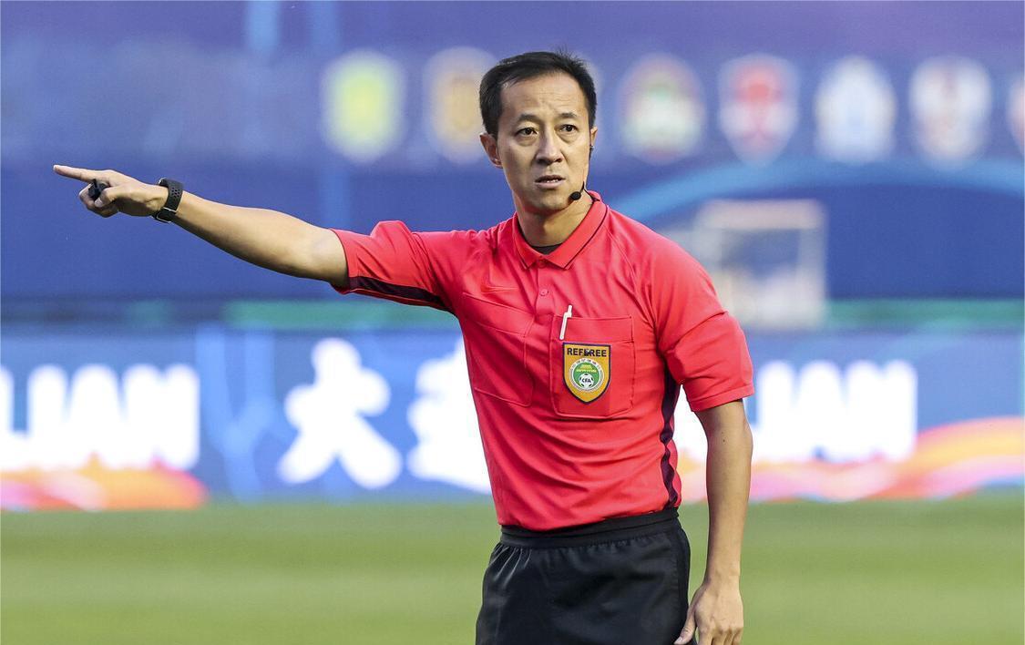中超vs申花裁判视频,中超裁判甘树然执法视频