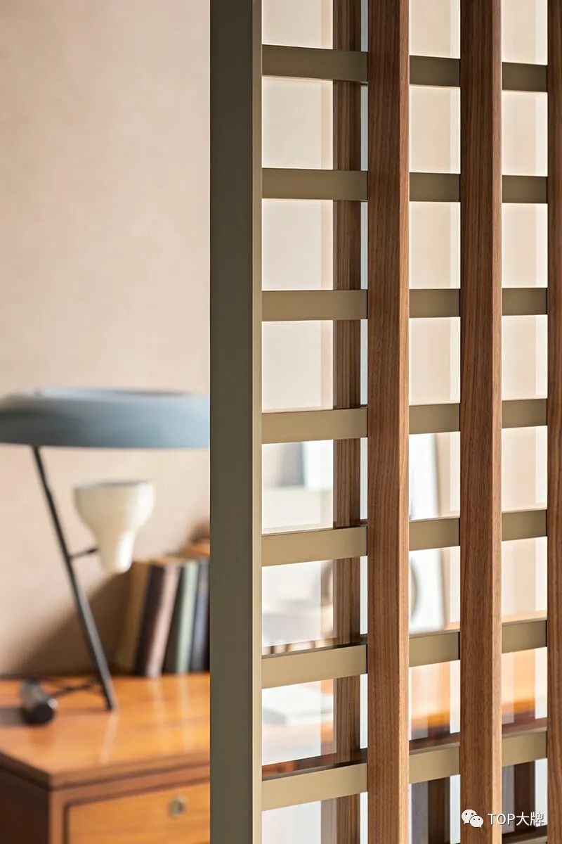 意大利轻奢顶级卧室门,意式轻奢风格隐形门